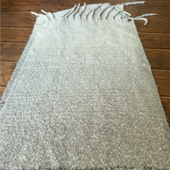 Stylish Light Gray Women's Scarf - Picture 4 of 4